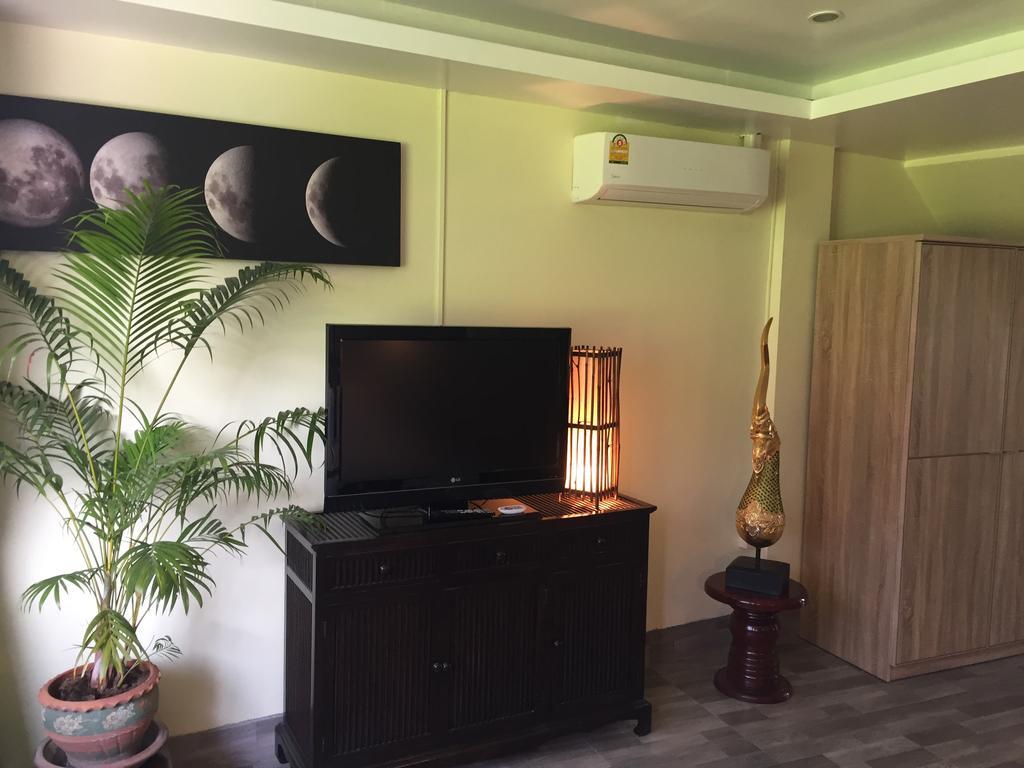 Fong Kaew And Baan Nang Fa Guesthouse Patong Esterno foto