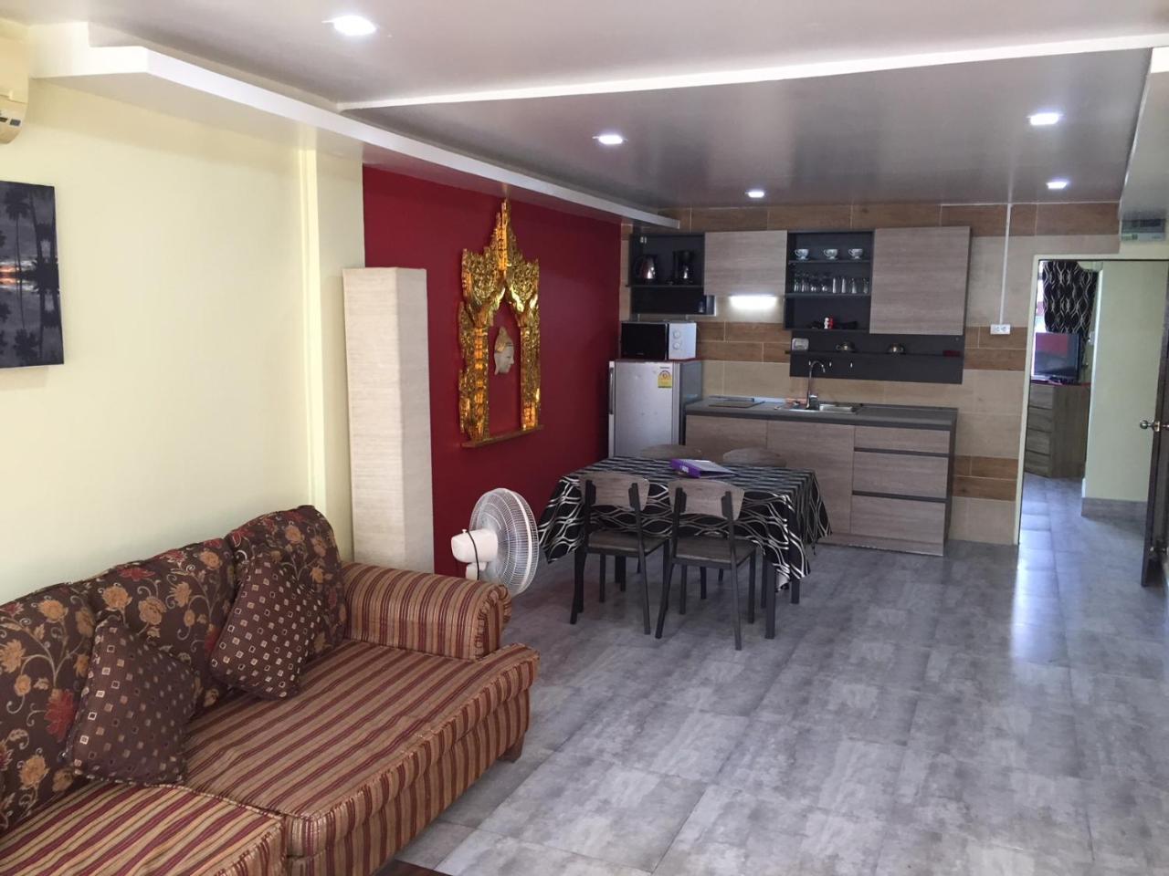 Fong Kaew And Baan Nang Fa Guesthouse Patong Esterno foto