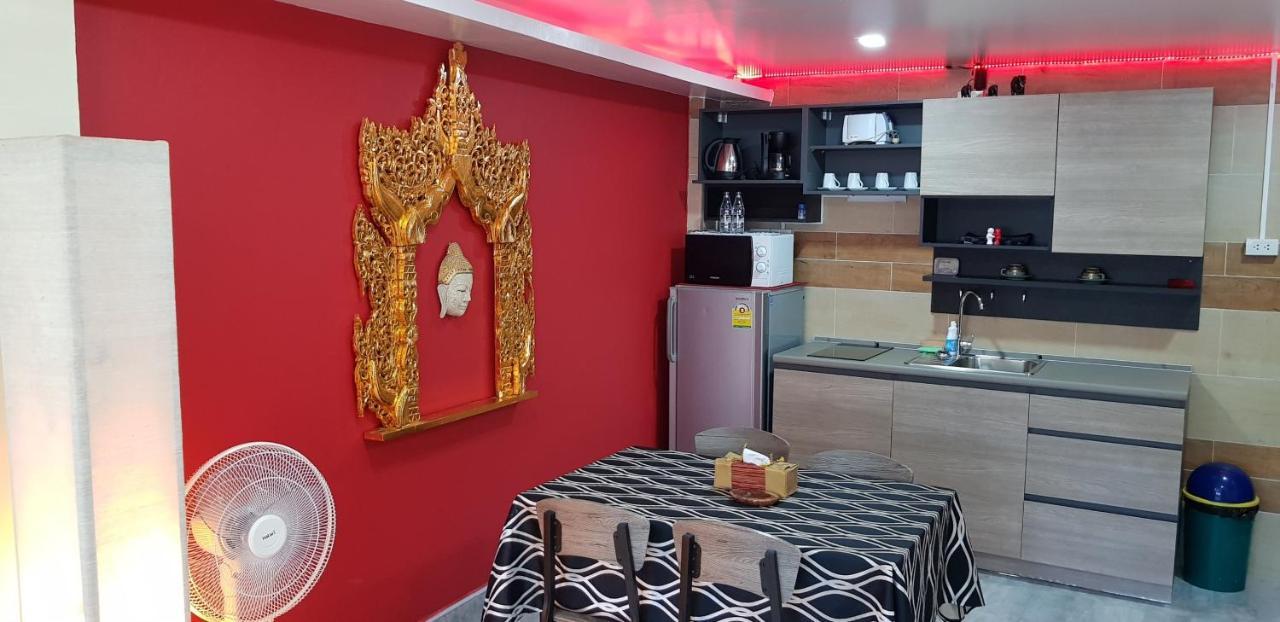 Fong Kaew And Baan Nang Fa Guesthouse Patong Esterno foto