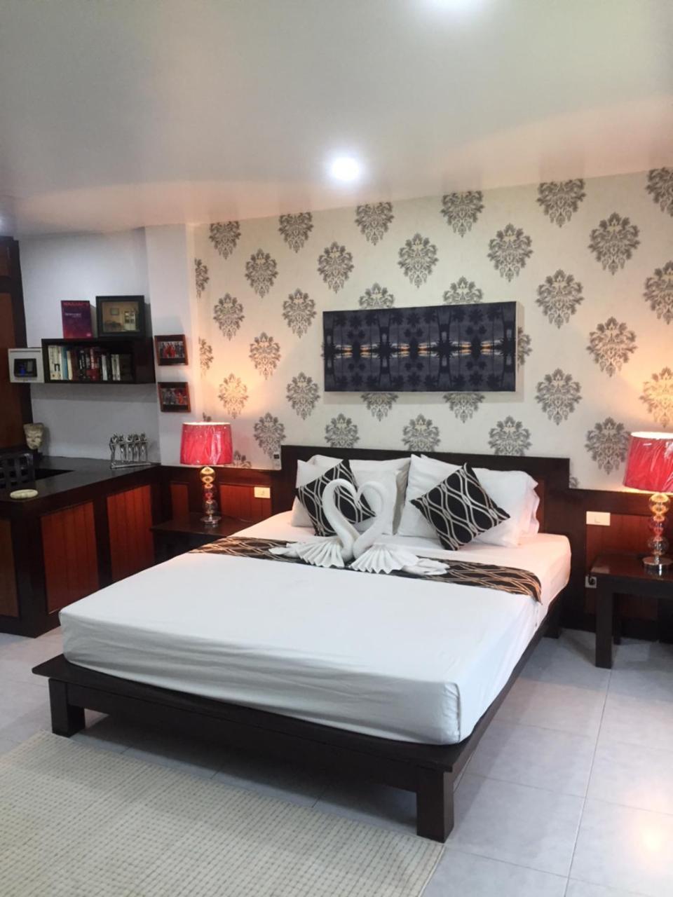 Fong Kaew And Baan Nang Fa Guesthouse Patong Esterno foto