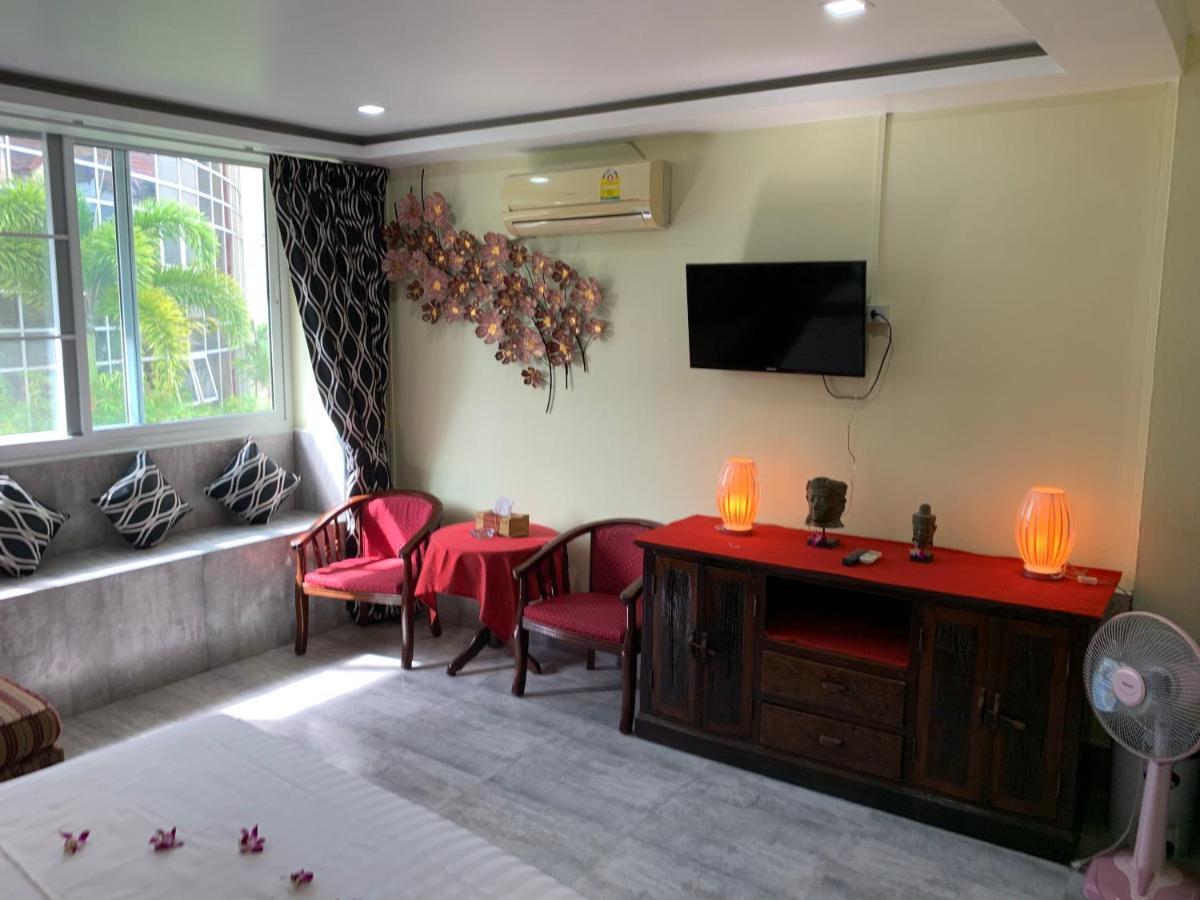 Fong Kaew And Baan Nang Fa Guesthouse Patong Esterno foto
